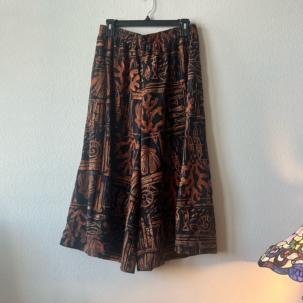 Hilo Hattie Wide-Leg Cropped Pants Black & Orange Tropical Print - Size Large